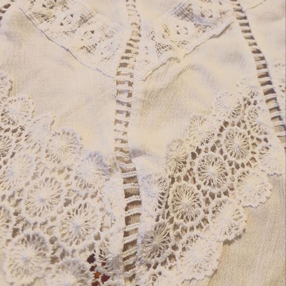 2/$15 Boho crocheted cropped top - Picture 6 of 11